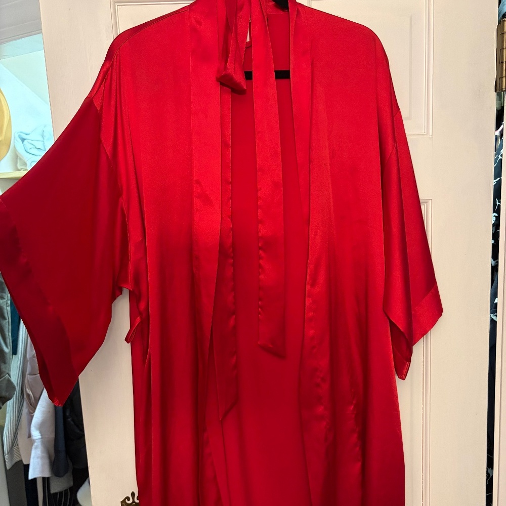 Red Satin Robe (M/L) - Picture 2 of 3